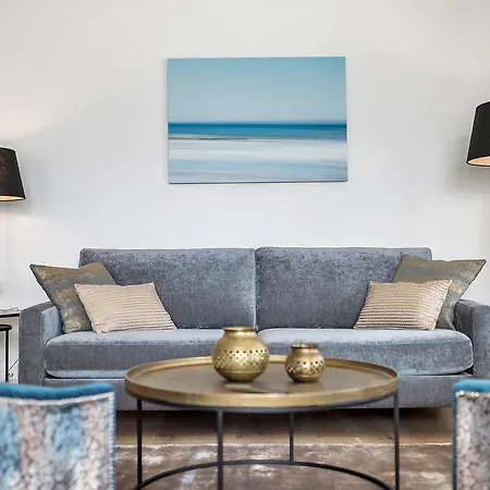 Wright Eden Apartment